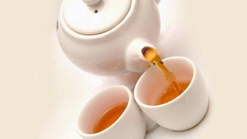 tea pot puring tea
