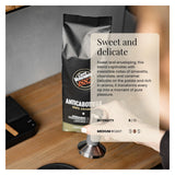A bag of Cord Verdei 1862 Anticabotega coffee is shown on a wooden surface with a hand holding a tamper, and a semi-transparent text overlay describing the coffee's sweet, delicate flavor profile.